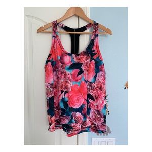 🌺🌺 Lululemon Athletica top 🌺🌺